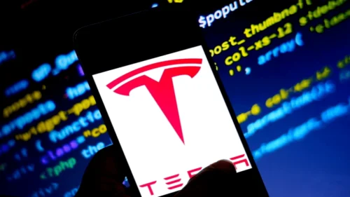 Vulnerabilidade no aplicativo Tesla permitiu acesso a dados de ex-funcionários