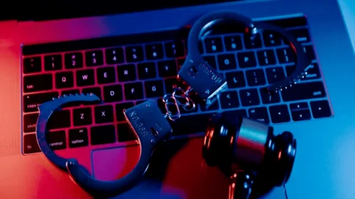 EUA oferecem recompensa de US$ 10 milhões pela captura de cibercriminoso
